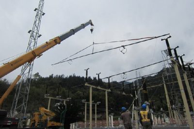 武隆區(qū)供電公司開(kāi)展220千伏母線(xiàn)更換工程