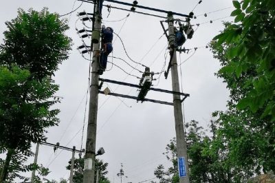 勉縣供電公司對老舊開關刀閘進行更換