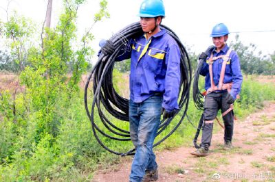 萊陽供電公司對馮格莊舊店村進行臺區改造