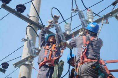 鹽山供電公司對10千伏小區變壓器進行改造