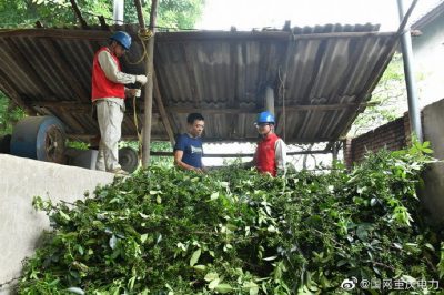 江津供電公司為椒農義務檢查用電設備