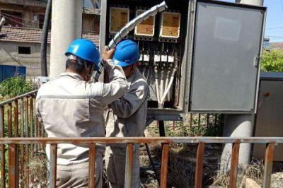 更換小區公變電纜  保障迎峰度夏供電安全