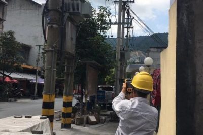 10千伏潭虎線團愛1臺區變壓器進行紅外測溫