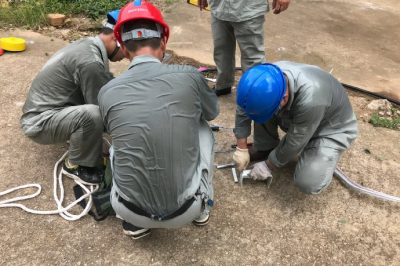 江夏區供電公司更換被高負荷燒壞的電纜