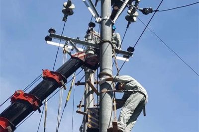 供電公司冒高溫奮戰兩個小時搶修10kV線路外破故障