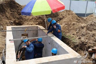 漢中供電公司光輝社區供電電纜與主電纜進行連接