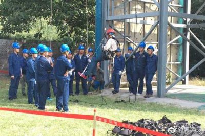 藍田縣供電公司參加電網公司專項應急技能培訓