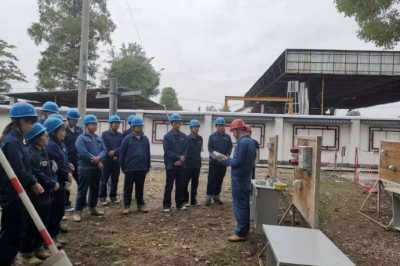 110千伏中回線進行更換老舊、損傷的耐張金具檢修改造