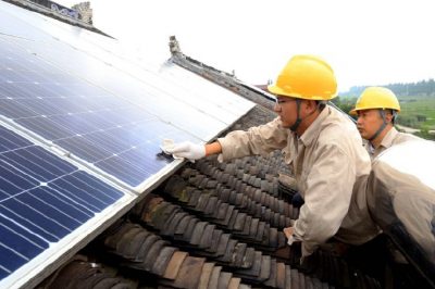 檢查客戶光伏發(fā)電裝置，積極推動分布式電源安全健康發(fā)展