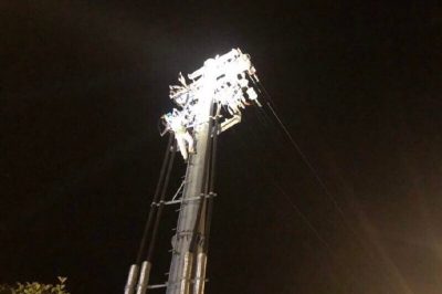 國網(wǎng)高郵市供電公司周山供電所“清藤行動”保設(shè)備安全運(yùn)行