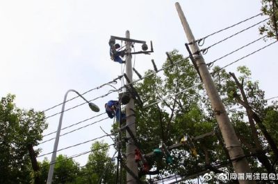 10千伏溪西線清安8號變處開展配網改造施工