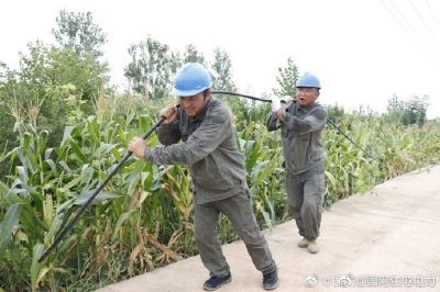 緊急搶修10千伏尹河線碩項湖大酒店支線因雷擊導致斷線