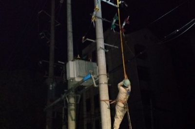 溧陽市供電公司在10千伏烈山線茶亭集鎮8號變開展故障搶修工作