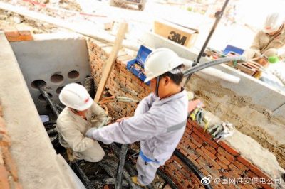 金湖縣供電公司對大興工業園區開展電纜入地改造