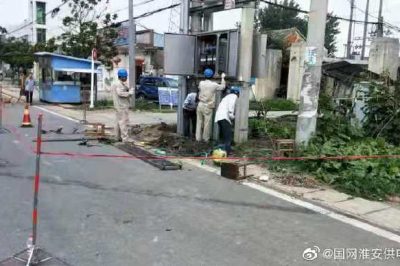 為確保迎峰度夏期間供電設備安全穩定運行，國網淮安金湖縣供電公司進行配變升級改造