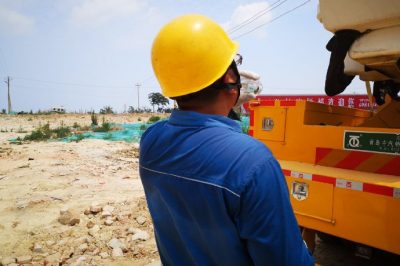 桑拿天帶電作業，消除安全隱患，持續供電保安全