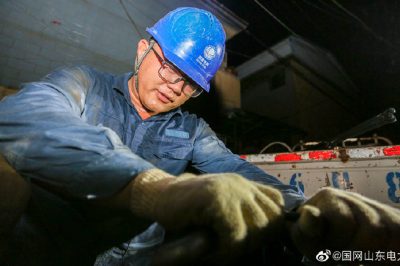 完成兩套懸式絕緣子、一套直線瓷瓶更換及緊線工作，保障附近居民用電安全