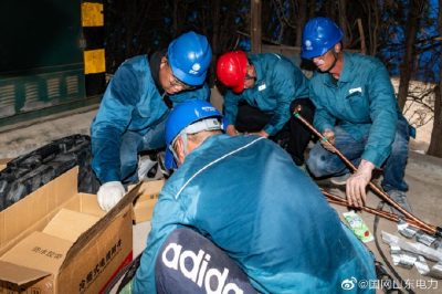 10千伏長園1線開展電纜敷設作業，制作電纜中間頭