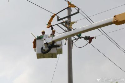 10千伏宋家線104號(hào)桿設(shè)備線夾發(fā)熱故障，無(wú)棣縣供電公司更換線路老舊零件