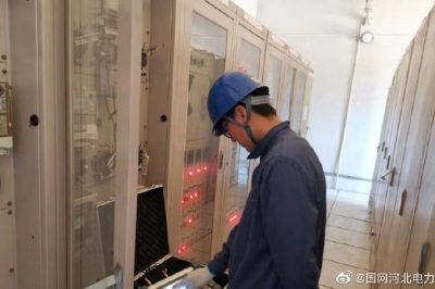 持續高溫雷雨天，傾盆暴雨嘩嘩下，供電職工檢修忙