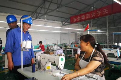 國網行唐縣供電公司城關供電所人員：上門了解需求，真心服務企業