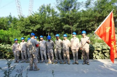 500kV盤北線50塔處開展帶電檢修作業