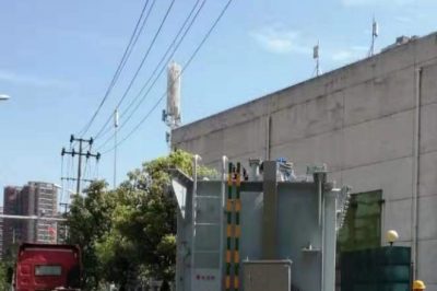 抓緊進行110千伏1號主變擴建工程設備安裝及就位工作