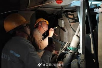 遂寧供電公司維修甘孜州大章鄉唯一電源點35千伏大章變電站因故障跳閘全站失壓
