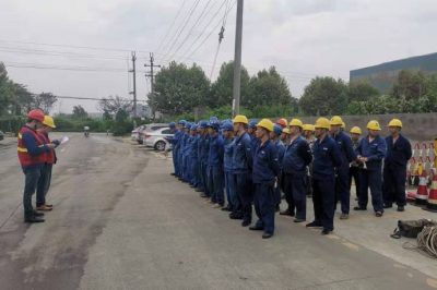 天府新區供電公司對10千伏平龍路進行改造