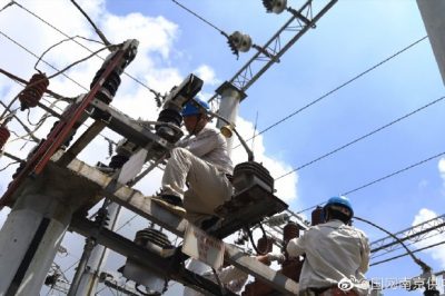 溧水區供電公司消缺處理10千伏石湫線1553隔離開關不正常發熱