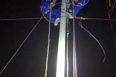 黃島區10千伏小口線023-024號桿處供電線路受到施工車輛剮蹭