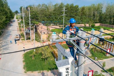 滑縣供電公司對瓦崗寨鄉西屯村進行整體農配網升級改造