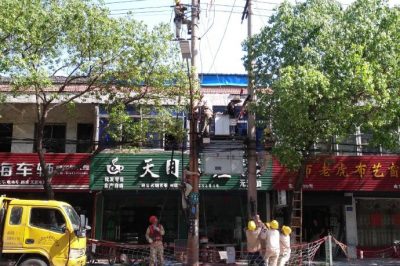 110千伏盛中變121前躍線190公變開(kāi)展安裝智能配變終端