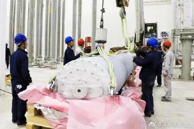 湖南送變電公司在±500千伏北京換流站工程安裝直流斷路器設備