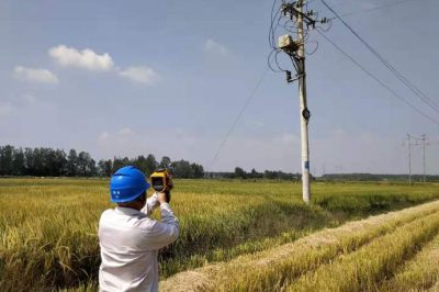 明山供電所對轄區(qū)線路設(shè)備及配變臺(tái)區(qū)進(jìn)行巡視檢查