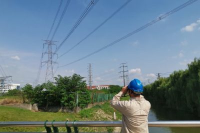 江蘇檢修公司利用無人機精細化巡視