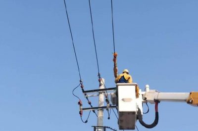10千伏湖東線5號桿開展帶電作業