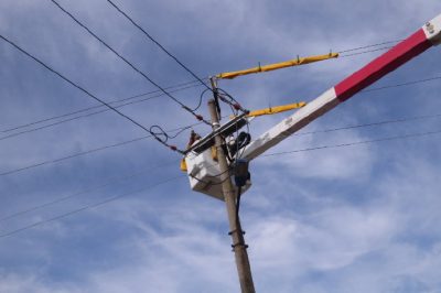 牟平供電公司為兩個配電高壓業擴新上電用戶接火送電