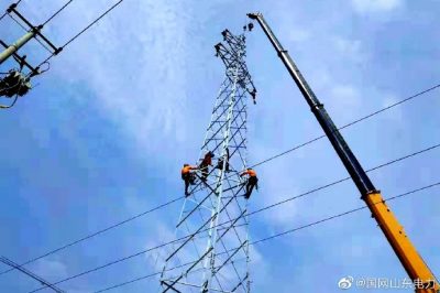 35千伏星南線12號至18桿改造工程施工現場組裝鐵塔