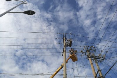 泊頭市供電公司對10千伏5524泊糧線支線開關進行檢修試驗