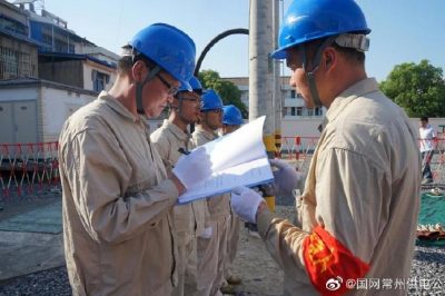 溧陽市供電公司在周城實訓基地開展帶電作業模擬演練