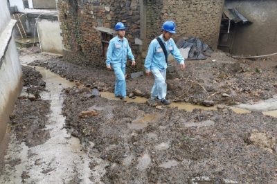 臨時接通宿舍樓用電 保障安置群眾用電問題