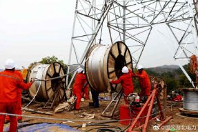 孝昌220kV線路工程的施工現場