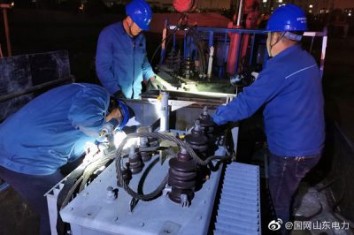 臨時變壓器出現滲油故障進行搶修