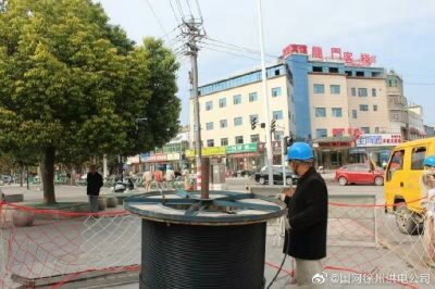 沿線架設光纜推進配網自動化建設