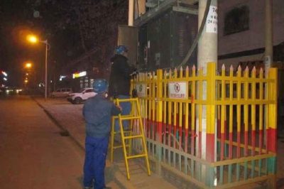 鹿泉區(qū)供電公司冒著寒風(fēng)對變壓器逐臺進(jìn)行測溫