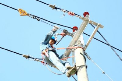 馬集鄉何李村改造升級 老舊裸導線更換