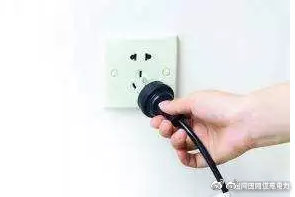 拔插座用左手還是右手？有區別嗎？