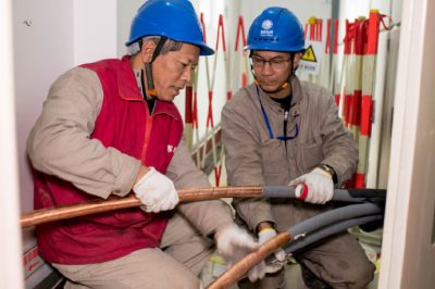 110千伏長里變電站內制作10千伏龍江線電纜頭