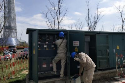 10千伏中世962線環網柜加裝DTU施工現場